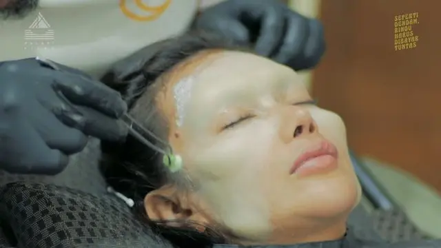7 Transformasi Ratu Felisha saat Jadi Karakter Buruk Rupa di Film 'Seperti Dendam'