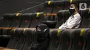 Para penonton menyaksikan film di Studio 1 CGV Blitz Bella Terra, Pulomas, Jakarta, Rabu (10/2/2021). Harga sewa studio bioskop yang ditawarkan CGV Indonesia bervariasi sesuai dengan kapasitas studio. (Liputan6.com/Johan Tallo)