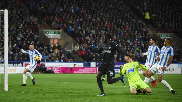 Chelsea Permalukan Huddersfield Town