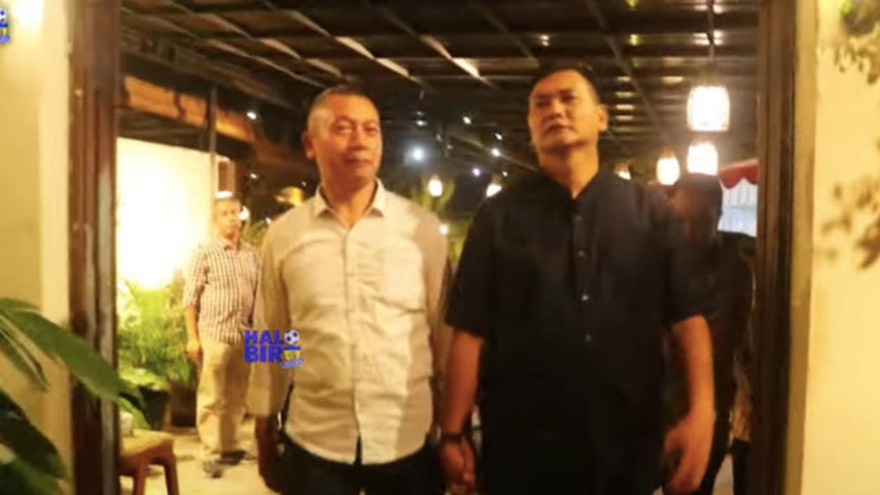 ⁠Kalem dan Santai, Letjen Kunto Arief saat Syukuran Bersama Pejabat Kogabwilhan I di Cafe Sambil Nikmati Indahnya Kota Tanjung Pinang