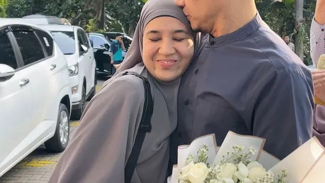 7 Potret Harmonis Dimas Seto dan Dhini Aminarti 15 Tahun Menikah, Punya 46 Anak Asuh
