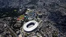 Foto udara ini menunjukkan cakrawala Tokyo dan Stadion Olimpiade, tempat utama Olimpiade Tokyo 2020, di Tokyo pada 19 Juli 2021. Olimpiade Tokyo 2020 digelar mulai 23 Juli 2021, mundur setahun dari agenda semula akibat pandemi virus corona Covid-19. (Behrouz MEHRI/AFP)