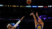 Bintang Golden State Warriors, Stephen Curry, gagal mencetak 3 point saat kalah dari LA Lakers, Sabtu (5/11/2016) WIB. (Mandatory Credit: Kelvin Kuo-USA TODAY Sports)