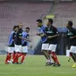 Sejumlah pemain yang tergabung dalam Dream Team Indonesia melakukan latihan jelang laga persahabatan bertajuk Starbol-United for Football Indonesia di Senayan, Jakarta. (Antara)