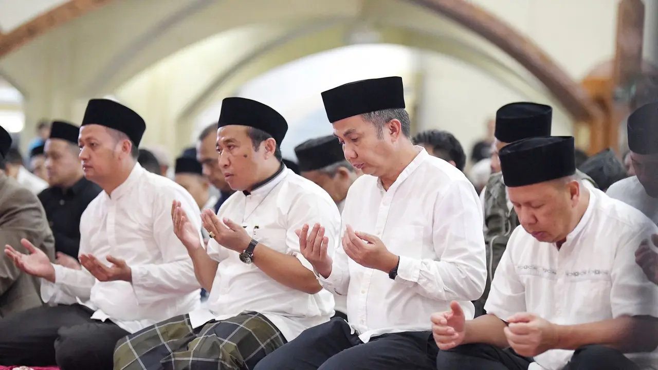 Pj Gubernur Jawa Barat Bey Machmudin