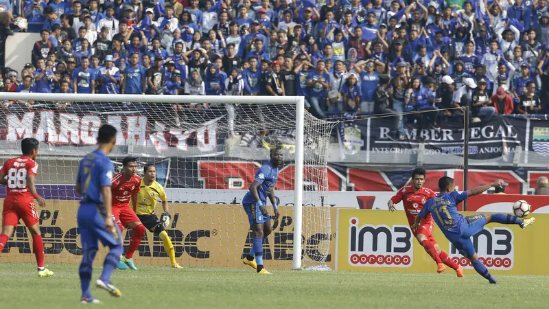 Liga 1 Indonesia, Persib Bandung, Febri Haryadi, Semen Padang