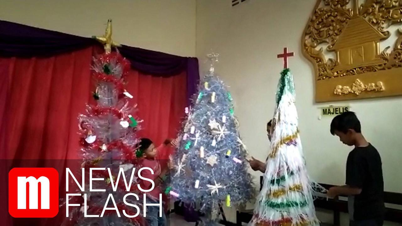 VIDEO: Ribuan Sampah Plastik Disulap Jadi Pohon Natal Hiasi Gereja di Malang