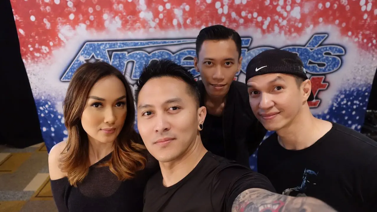 Demian Aditya bersama istri dan krunya di program America's Got Talent. (Dokumentasi Pribadi)