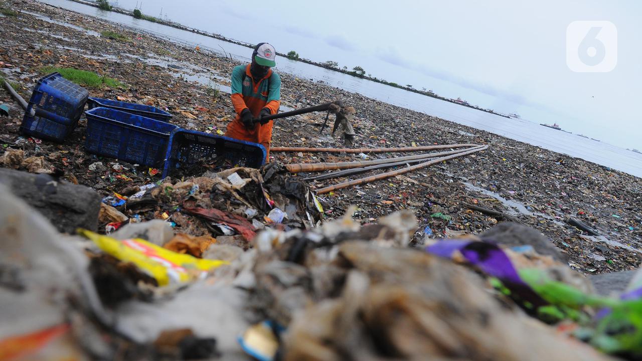 Sampah di Pesisir Marunda Kepu