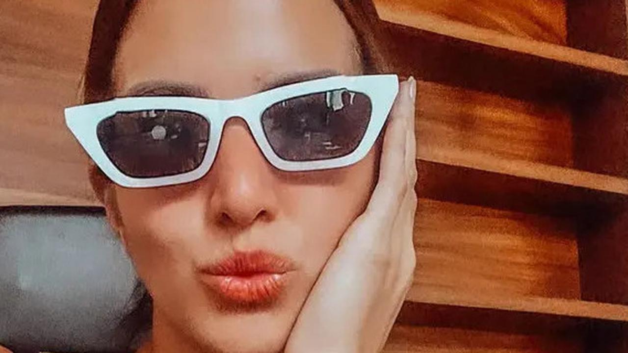 Cantik dan Mancung, Ini 7 Model Kacamata Nia Ramadhani Tampil Stylish  dengan Sentuhan Elegan
