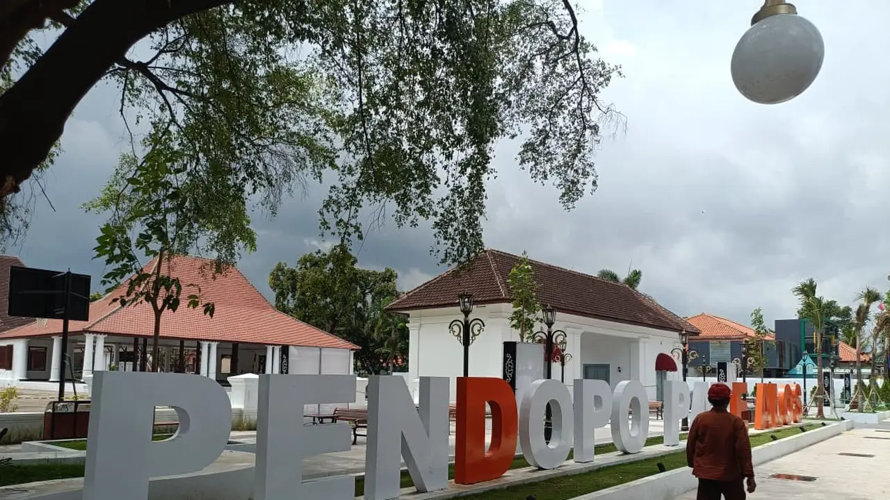 Pendopo Pate Alos Besuki diresmikan oleh Menteri Kebudayaan RI Fadli Zon bersama Bupati Situbondo Yusuf Rio Wahyu Prayogo dan Wakil Bupati Situbondo Ulfiyah. (Istimewa)
