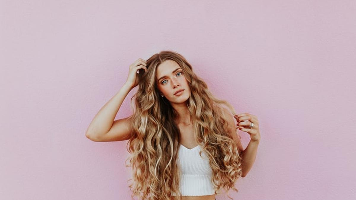 Cara Penggunaan dan Perbedaan Dry Shampoo dengan Sampo Biasa