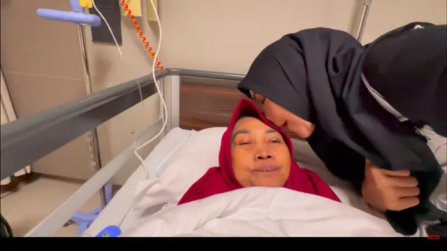 Ria Ricis Menahan Tangis Dapat Kabar Sang Ibunda Kembali Masuk IGD: Bantu Doain ya Semoga Mbahnya Moana Cepat Sehat
