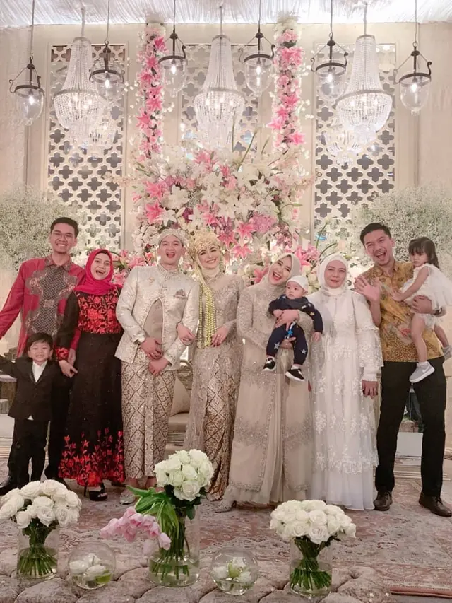 6 Momen Resepsi Citra Kirana dan Rezky Aditya yang Dihadiri Artis dan Pejabat