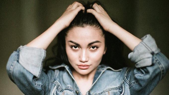 Berbusana Seksi, Ariel Tatum Pamer Foto Sambil Merokok - News & Entertainment Fimela.com