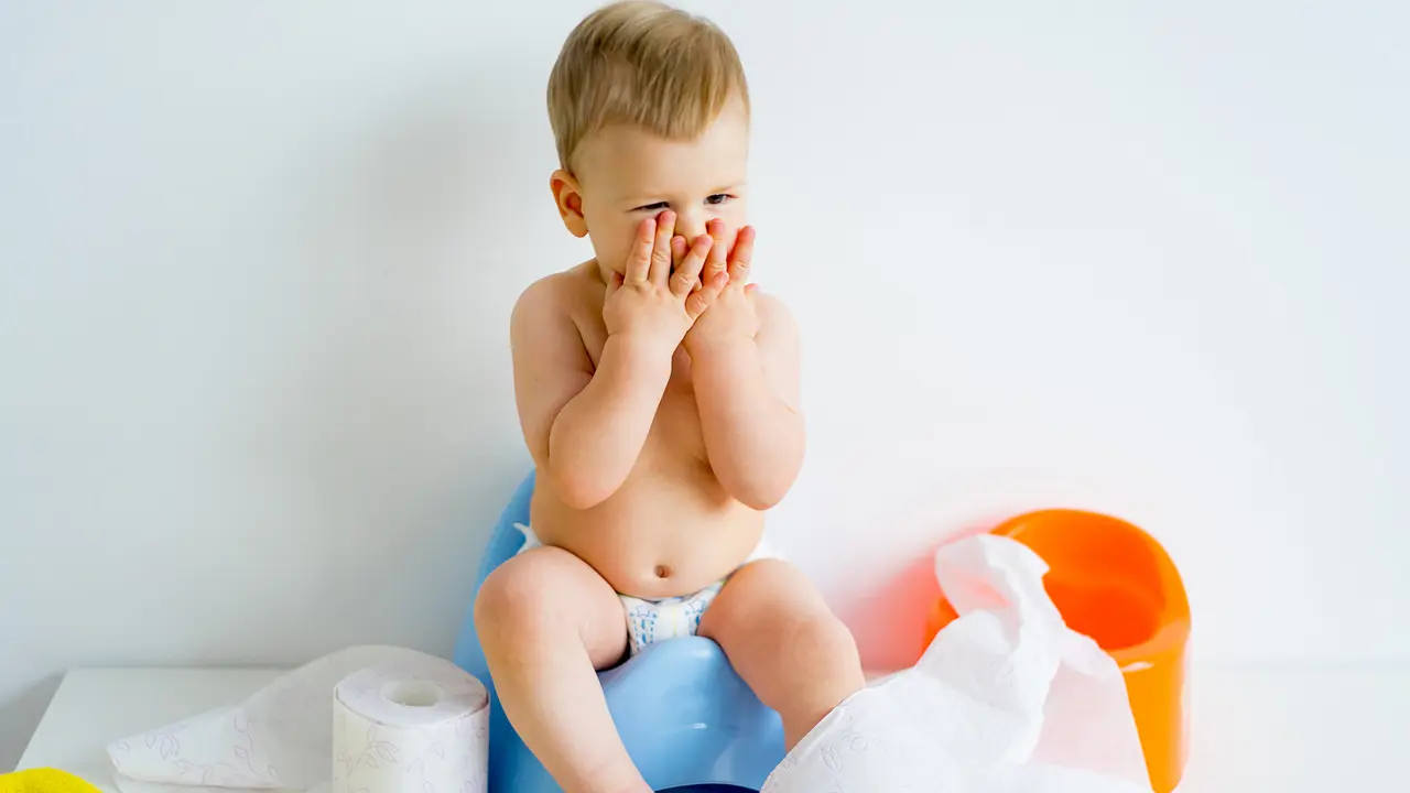 Anak belajar buang air kecil di potty chair agar tak mengompol (iStock)