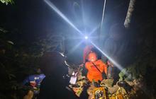Drama Dua Jam Evakuasi Paraglider Rusia Tersangkut Pohon Pinus