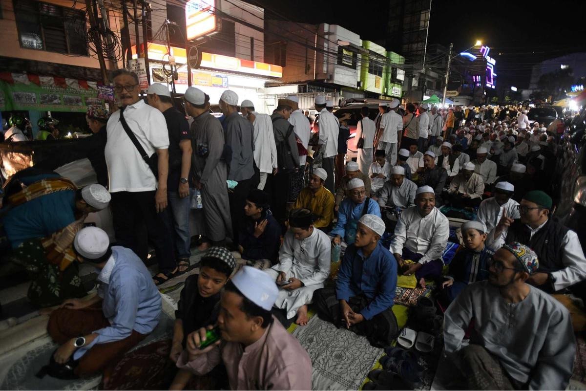Ribuan jemaah berburu malam Lailatul Qadar di Bogor