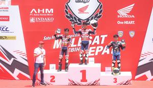 Pesta balap motor yang memiliki tajuk “Satu Hati Indonesia Juara, Melesat Lebih Cepat” ini menantang para pebalap Sumatera Utara untuk berkompetisi di sejumlah kelas bergengsi, mulai dari HDC 2025 membuka 10 kelas utama dan Sonic/GTR 150 Expert/Novice (HDC 1). (Bola.com/M Iqbal Ichsan)