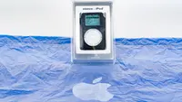 iPod versi pertama yang masih disegel ini, terjual dengan harga USD 29.000 (sekitar Rp 440 juta) (Rally)