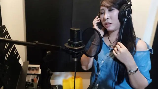 Henny Mona merekam lagu Habis Sudah (ist)