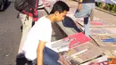 Citizen6, Surabaya: Dalam rangka peringatan Revolusi Kemerdekaan Indonesia ke-66, Forum Advokasi Mahasiswa Universitas Airlangga (FAM Unair) menyelenggarakan Kegiatan pagelaran seni rupa di depan gedung Grahadi, Surabaya, Senin (1/8).(Pengirim: Nias)