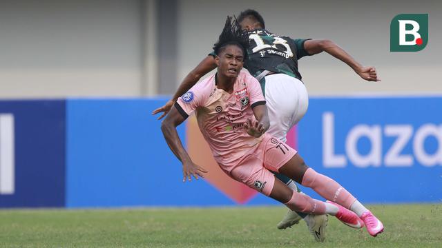 Foto: Sayap Kanan Madura United, Ronaldo Kwateh Pecahkan Rekor Pemain Termuda di BRI Liga 1 2021 / 2022