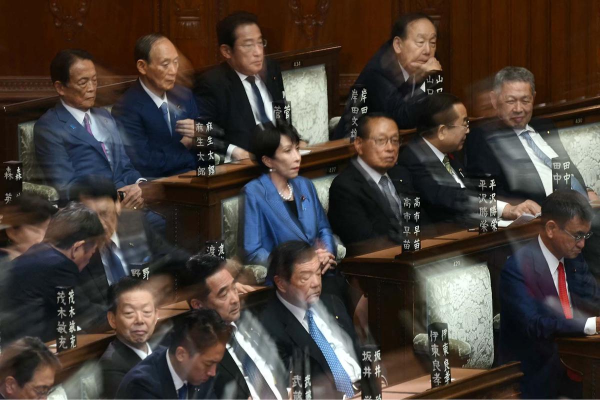 FOTO: Momen Bersejarah, Sanae Takaichi Resmi Jadi Perdana Menteri Perempuan Pertama Jepang