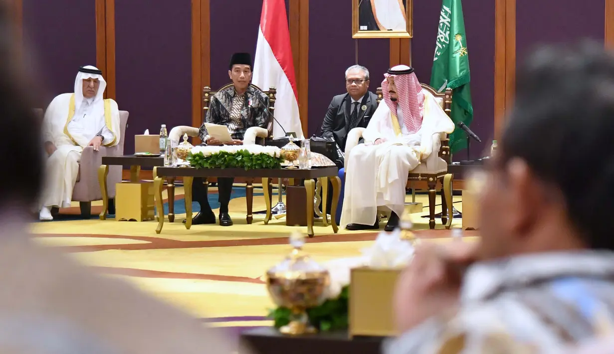 Presiden Joko Widodo dan Raja Arab Saudi, Salman bin Abdul Aziz al-Saud, menggelar pertemuan dan dialog dengan 28 tokoh agama di Hotel Raffles, Kuningan, Jakarta, Jumat (3/3). (Biro Pers Setpres/Laily Rachev)