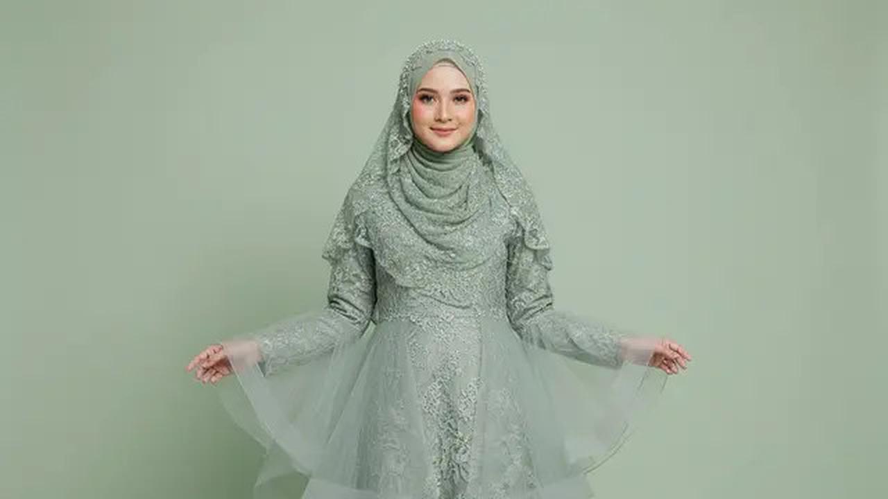 5 Gaya Hijab Islami yang Cocok Dipadukan dengan Gamis Brokat Warna Sage