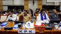 Pimpinan KPK mengikuti rapat dengar pendapat (RDP) lanjutan dengan Komisi III di gedung DPR, Senayan, Jakarta, Selasa (26/9). Rapat mendengarkan jawaban KPK atas sejumlah pertanyaan dari anggota Komisi III yang belum terjawab. (Liputan6.com/Johan Tallo)