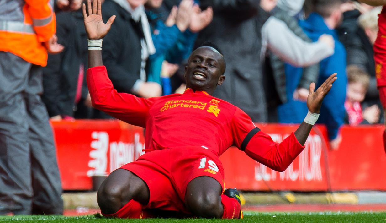  Peringkat pertama top scorer sementara The Reds ditempati oleh Sadio Mane, pemain asal Senegal ini telah mencetak 13 gol bagi Liverpool di semua level kompetisi untuk musim 2016-2017. (EPA/Peter Powell)