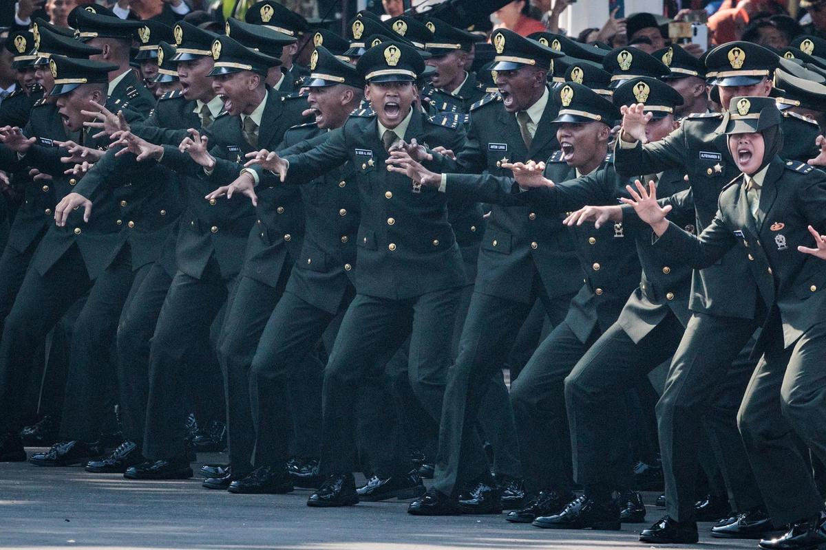 FOTO: Presiden Prabowo Lantik 2.000 Perwira TNI-Polri di Istana Merdeka
