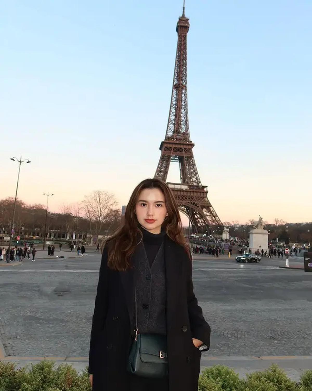 6 Potret Sarah Menzel Liburan di Paris, LDR dari Azriel Hermansyah