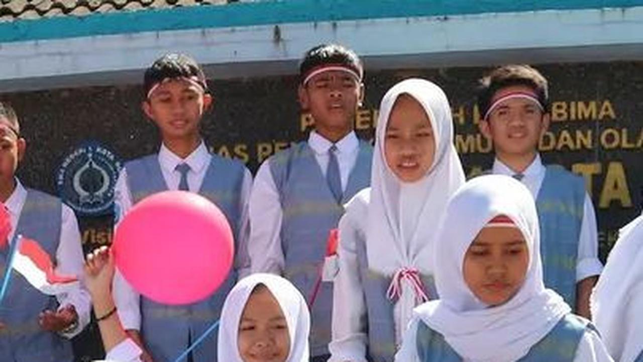 Kata-Kata Menyentuh Orang Tua saat Antar Anak di Hari Pertama Sekolah Bikin Terenyuh <br>