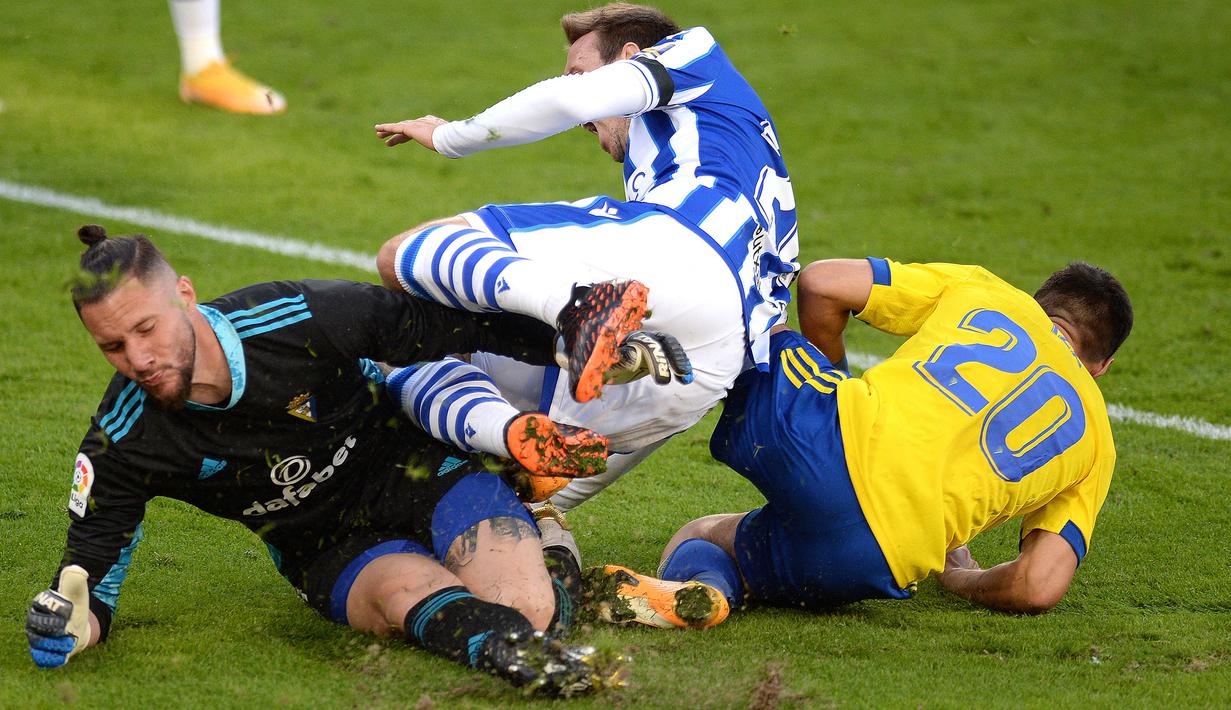 Jeremias Ledesma. Kiper berusia 28 tahun ini kini menjalani musim ke-2 bersama Cadiz. Total telah tampil 54 laga di semua ajang dengan torehan 14 kali clean sheet dan kemasukan 81 gol. Bersama Timnas Argentina belum pernah bermain di level senior. (AFP/Cristina Quicler)