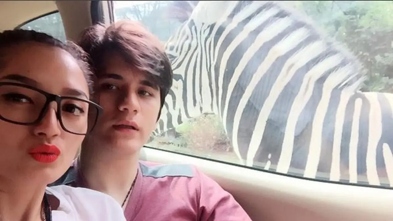 Siti Badriah dan James Thomas