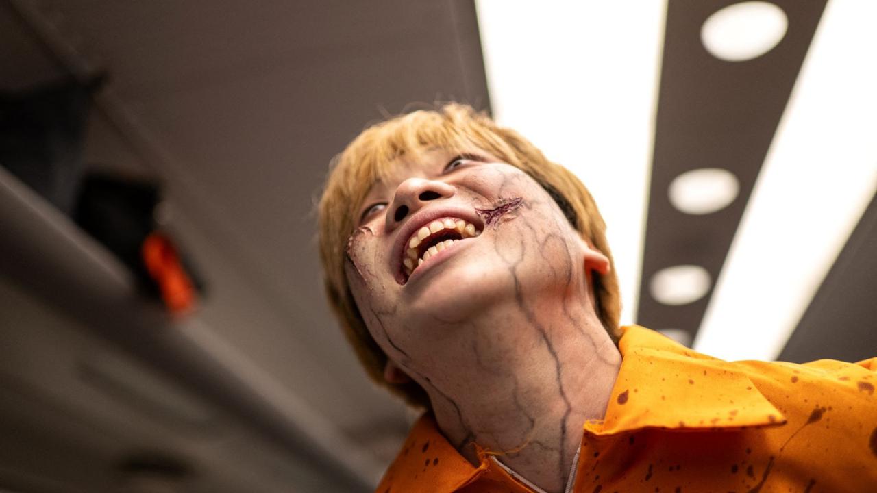 Gerombolan zombie serbu kereta cepat Shinkansen di Jepang