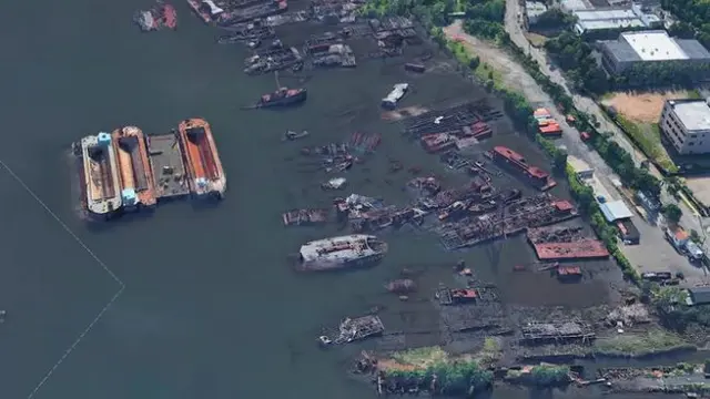 Penampakan kapal karam melalui Google Earth.