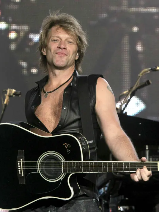 Pihak penyelenggara memastikan akan banyak kejutan yang ada pada penampilan Jon Bon Jovi dan kawan-kawan di atas panggung konser mereka. (Bintang/EPA)