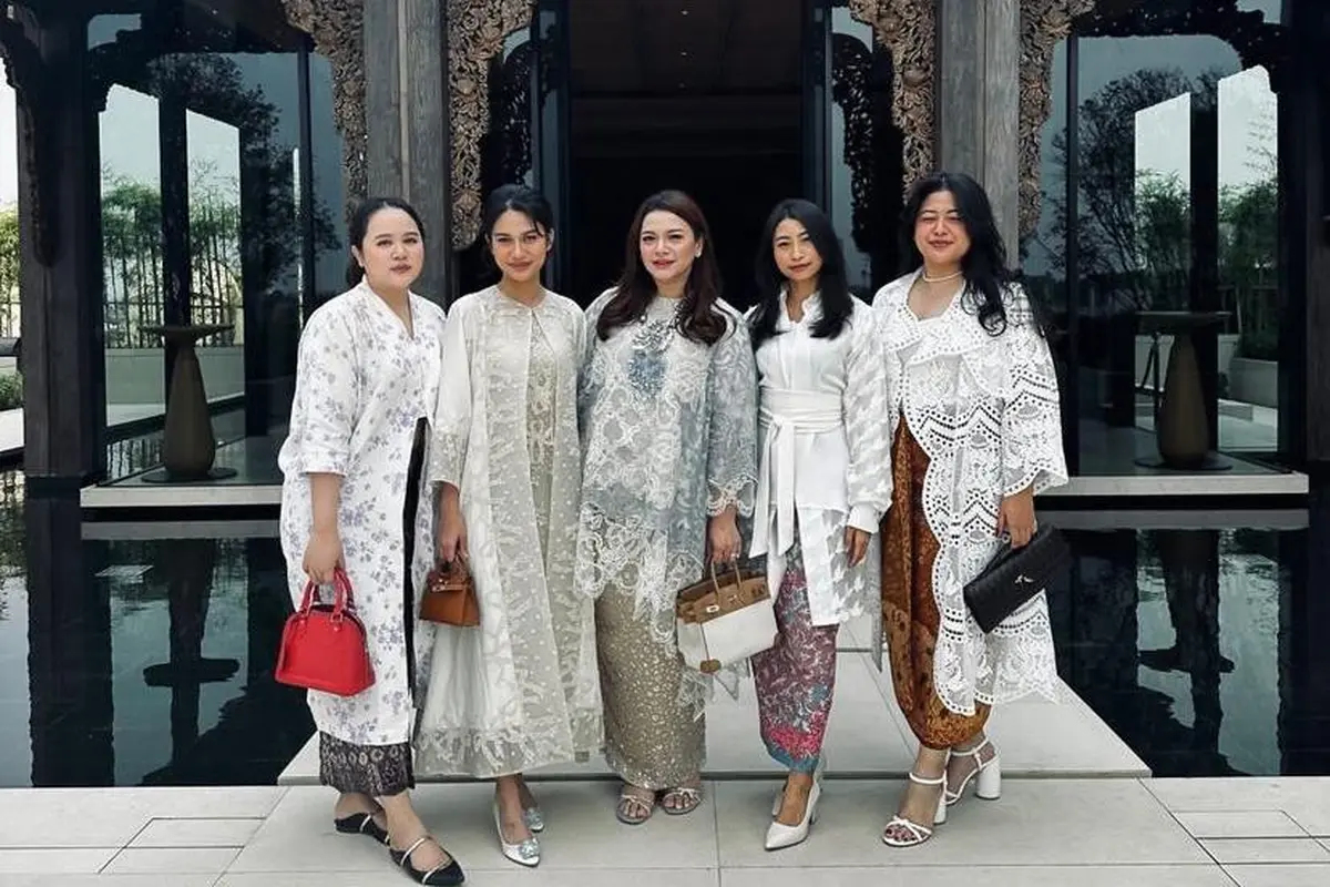 6 Adu Gaya Calon Bridesmaid di Siraman Aaliyah Massaid, Azizah Salsha Tenteng Tas Rp550 Juta-Putri Puan Maharani Pakai Tas Rp47 Jutaan