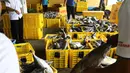 Nelayan memindahkan ikan laut hasil tangkapan di Pelabuhan Muara Angke, Jakarta, Kamis (26/10). Menurut Kementerian Kelautan dan Perikanan (KKP), ekspor perikanan naik 7,21 persen dibanding periode yang sama tahun 2017. (Liputan6.com/Angga Yuniar)