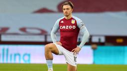 Jack Grealish yang kini tengah menjalani musim ketiga bersama Manchester City tercatat menjadi pemain aktif dengan jumlah gol terbanyak keempat bagi Aston Villa. Selama 8 musim membela Aston Villa sejak dipromosikan ke tim senior pada 2013/2014, ia total mencetak 32 gol dari 213 laga di semua ajang kompetisi. (AFP/Pool/Catherine Ivill)