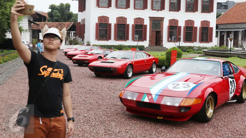 10 Mobil Ferrari Klasik Dipajang di Gedung Arsip Nasional