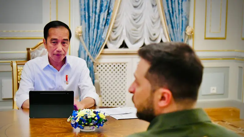 Pertemuan tete-a-tete antara Presiden Jokowi dengan Presiden Zelensky di Istana Maryinsky, Kiev, Ukraina. (Laily Rachev - Biro Pers Sekretariat Presiden)