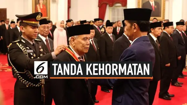 Memperingati Hari Kemerdekaan ke-74 Republik Indonesia, Presiden Joko Widodo menganugerahkan tanda kehormatan kepada 29 orang penerima di tahun ini. Penganugerahan tanda kehormatan tersebut digelar di Istana Negara, Jakarta, pada Kamis (15/8/2019).