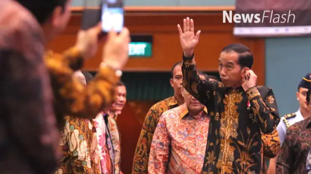 NEWS FLASH: Jokowi Geram Ada Pungli Rp 6,1 M di Samarinda