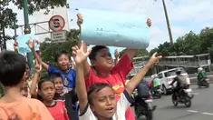 Petugas Dinas Perhubungan DKI Jakarta melarang penggunaan klakson telolet di Kalideres Jakarta Barat