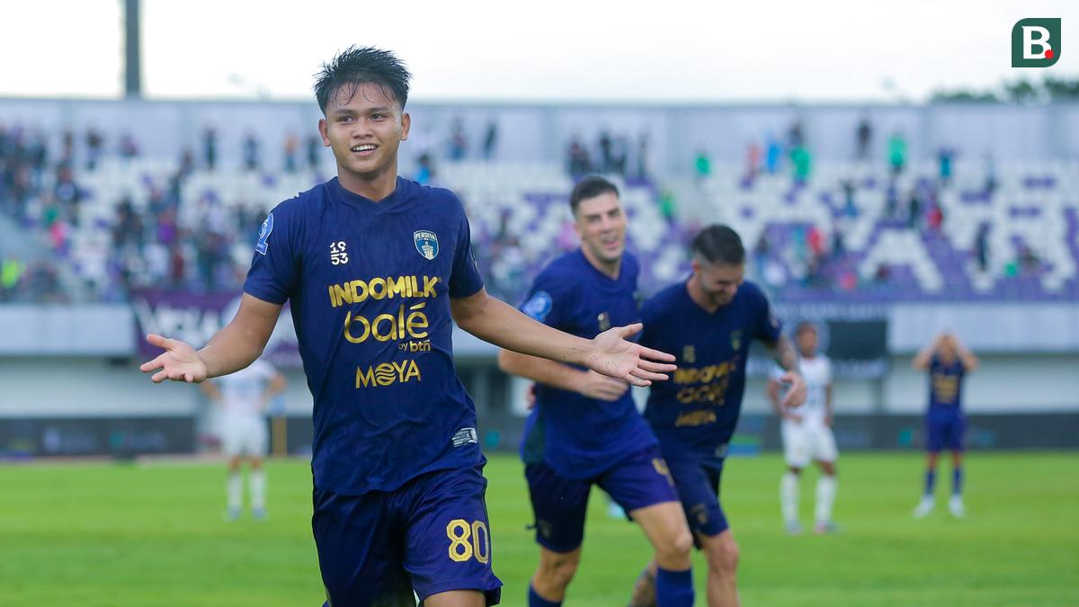 Foto: Persita Tangerang Ngamuk, Bobol Gawang Persik 3 Gol Tanpa Balas di BRI Super League