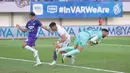 Persik Kediri berupaya keras membalas dengan melancarkan serangan bertubi-tubi namun sayang hingga peluit akhir Macan Putih gagal menyarangkan gol ke gawang Pendekar Cisadane. (Bola.com/M Iqbal Ichsan)